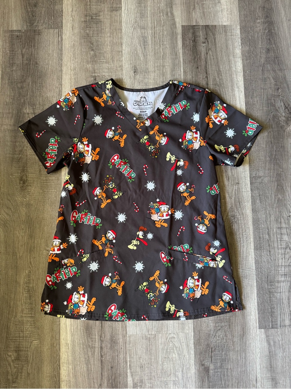 Garfield Christmas Scrub Top Small Grey V Neck Holiday Odie Womens Pockets